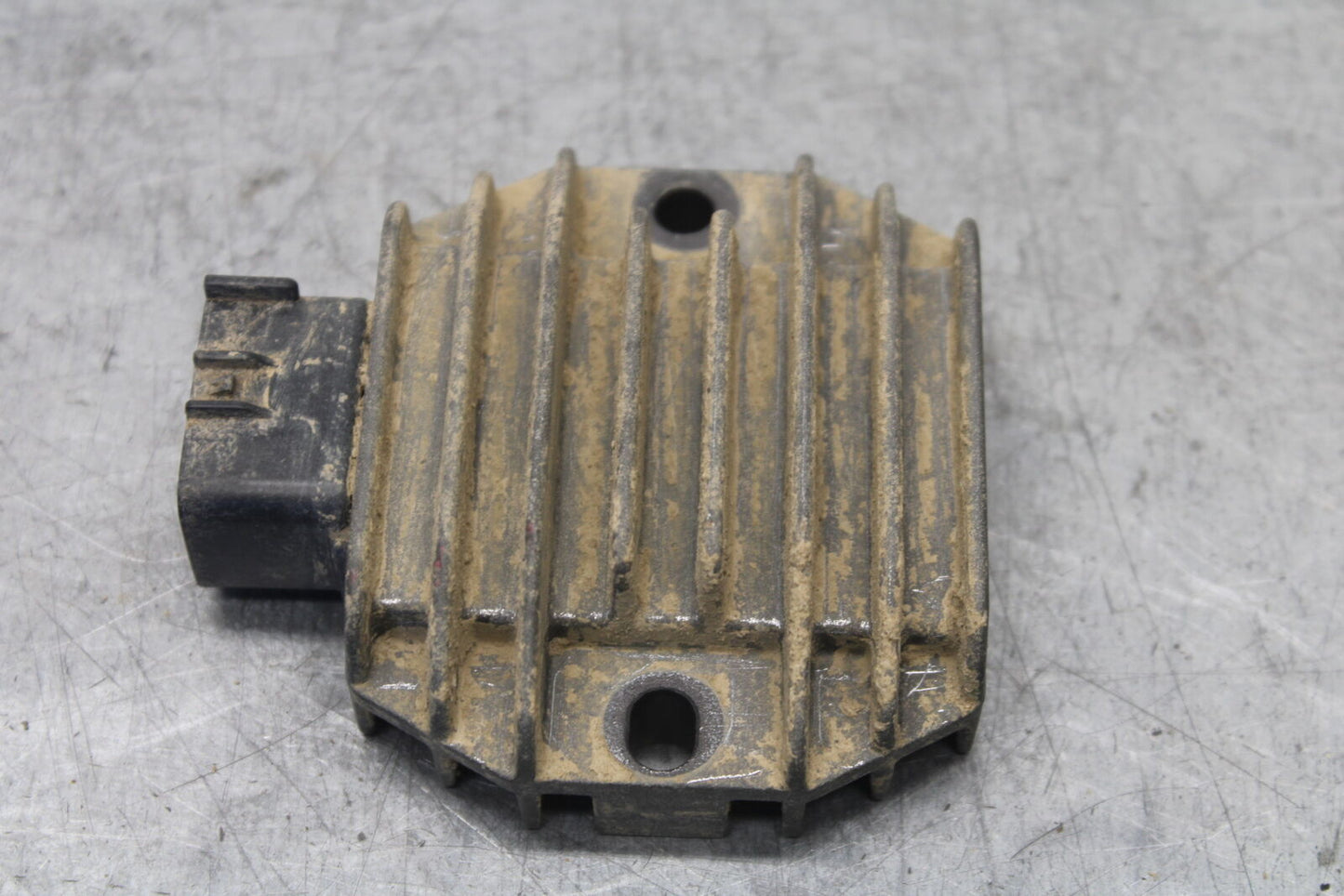 2004 Yamaha Raptor 660R YFM660R RECTIFIER VOLTAGE REGULATOR BB695