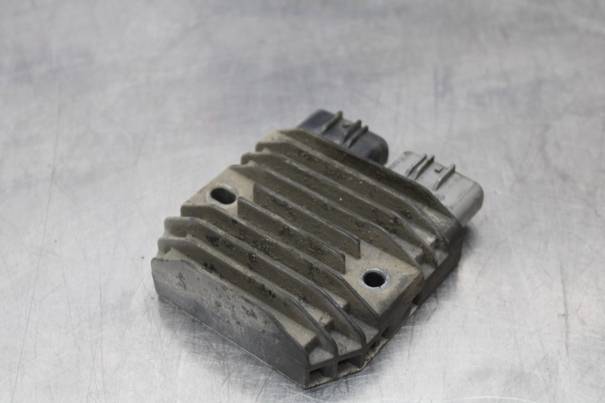 05 TRIUMPH ROCKET III RECTIFIER VOLTAGE REGULATOR BB186
