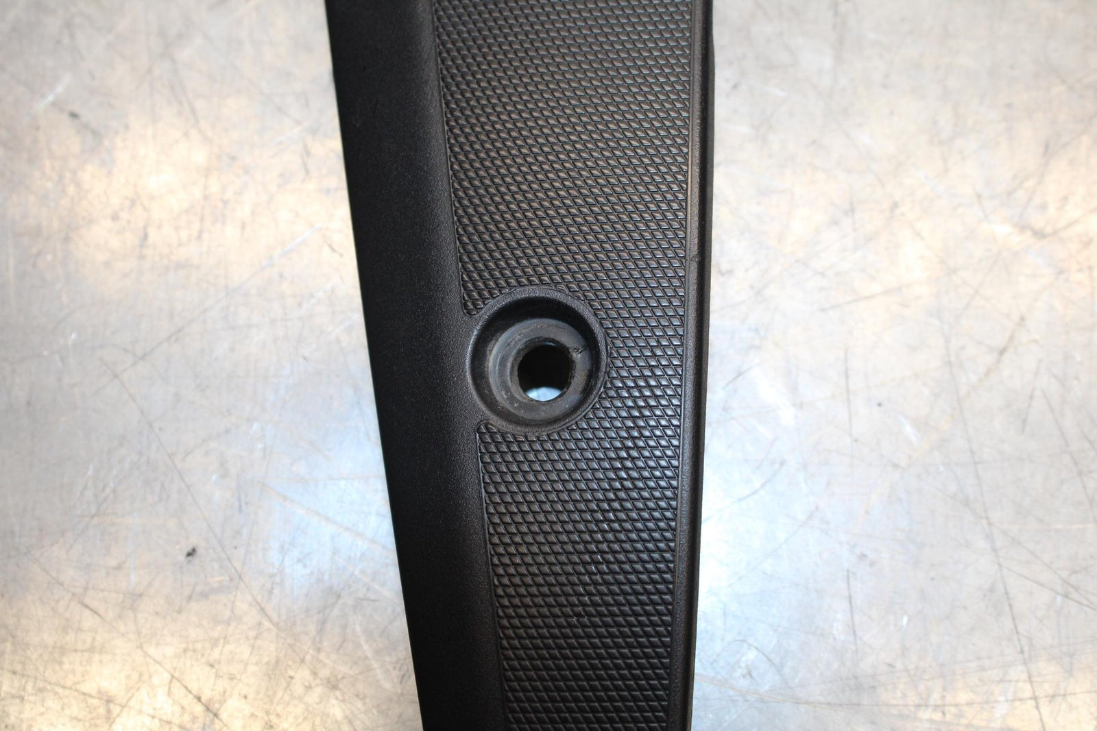 20 SUZUKI GSXR 1000 RIGHT LEFT GAS FUEL TANK PANELS COVERS TRIM SET COWLS BB597 