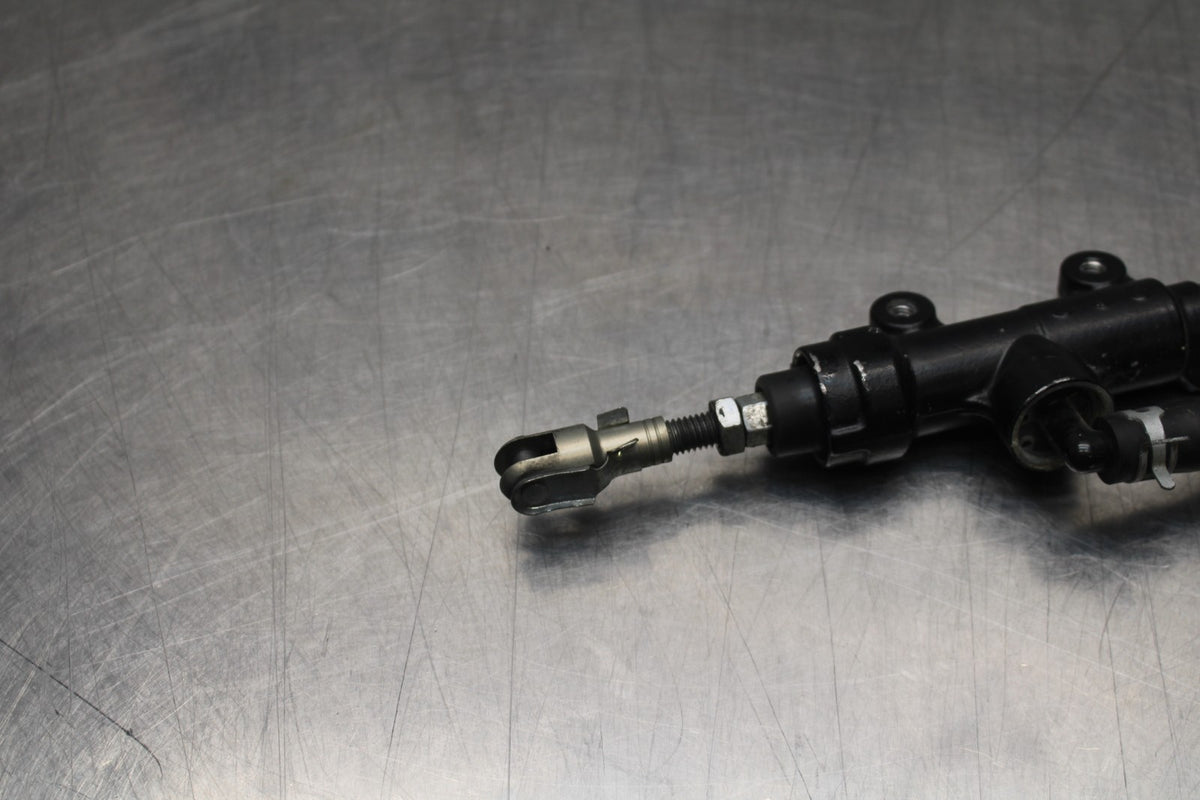 09 SUZUKI GSXR1000 REAR BACK BRAKE MASTER CYLINDER W RESERVOIR BB777