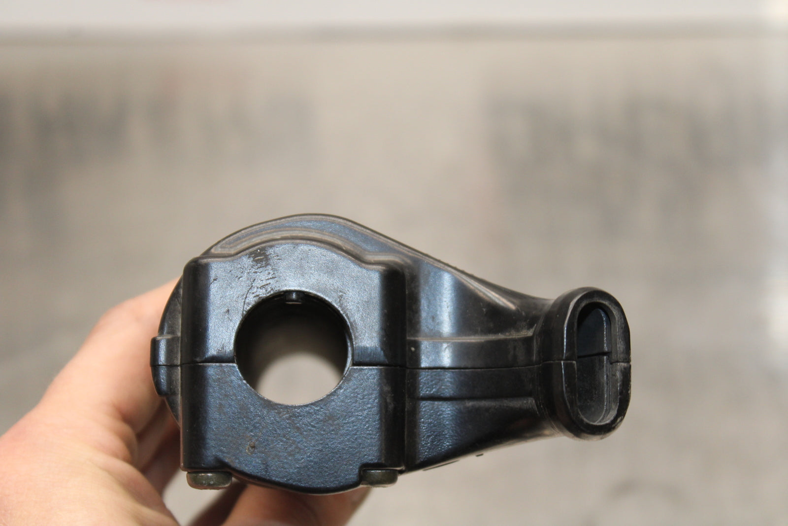 04-05 KAWASAKI NINJA ZX10R THROTTLE CABLE LINE HOUSING GUIDE BB163