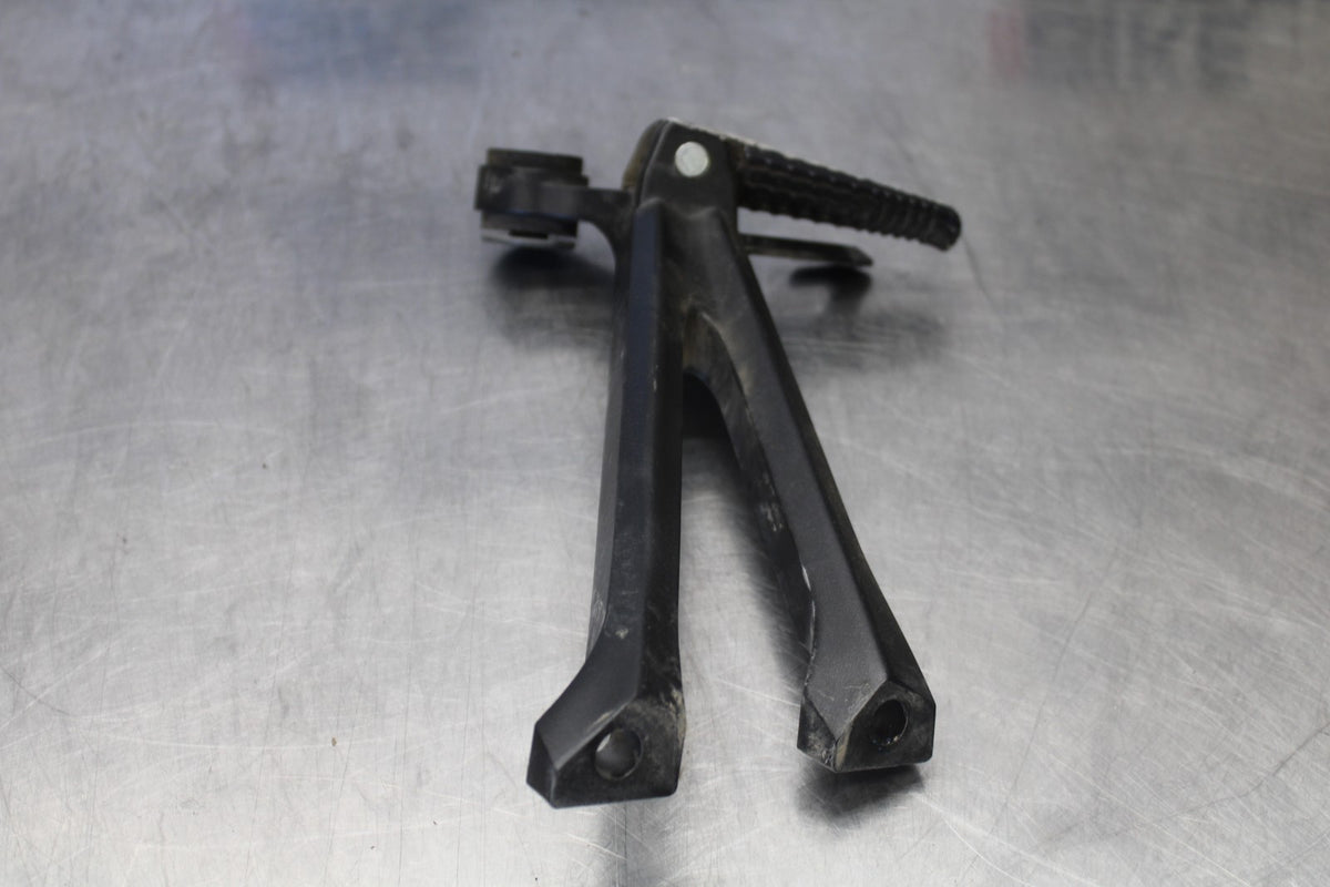 18 SUZUKI GSXR750 RIGHT REAR BACK PASSENGER PEG BB891