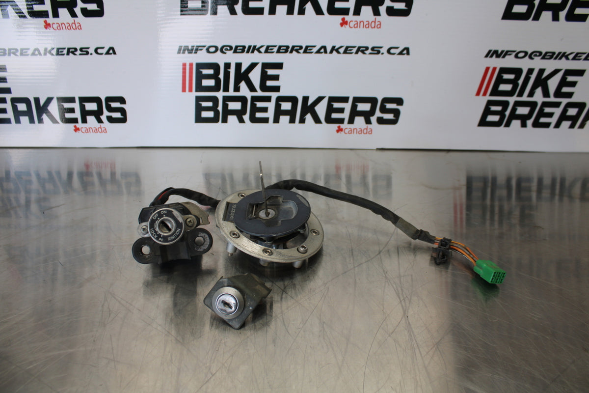 01-03 SUZUKI GSXR600 IGNITION LOCK KEY SET W/ GAS CAP AND SEAT LOCK BB145