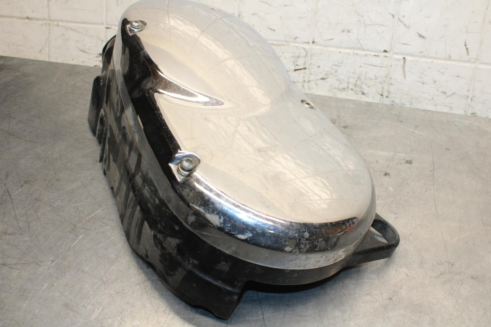 2005 Kawasaki Vulcan 1600 VN1600D Nomad ENGINE SPROCKET COVER BB556