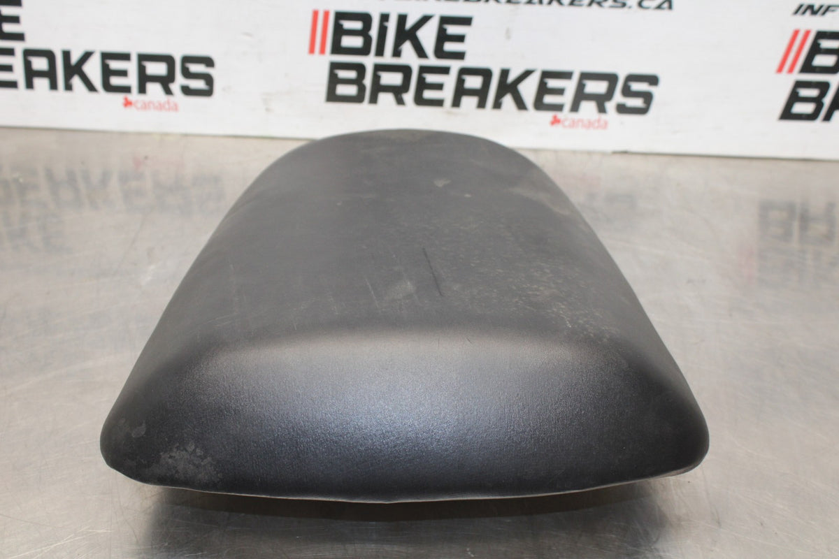 98 KAWASAKI NINJA ZX6 REAR BACK PASSENGER TANDEM SEAT PAD SADDLE PILLION BB870