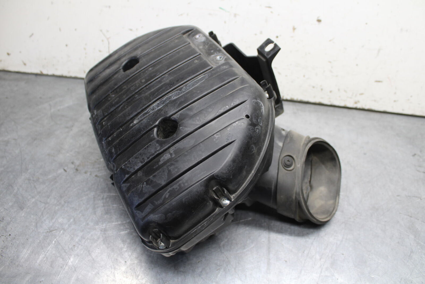 11-24 SUZUKI GSXR750 AIRBOX AIR INTAKE FILTER BOX BB714