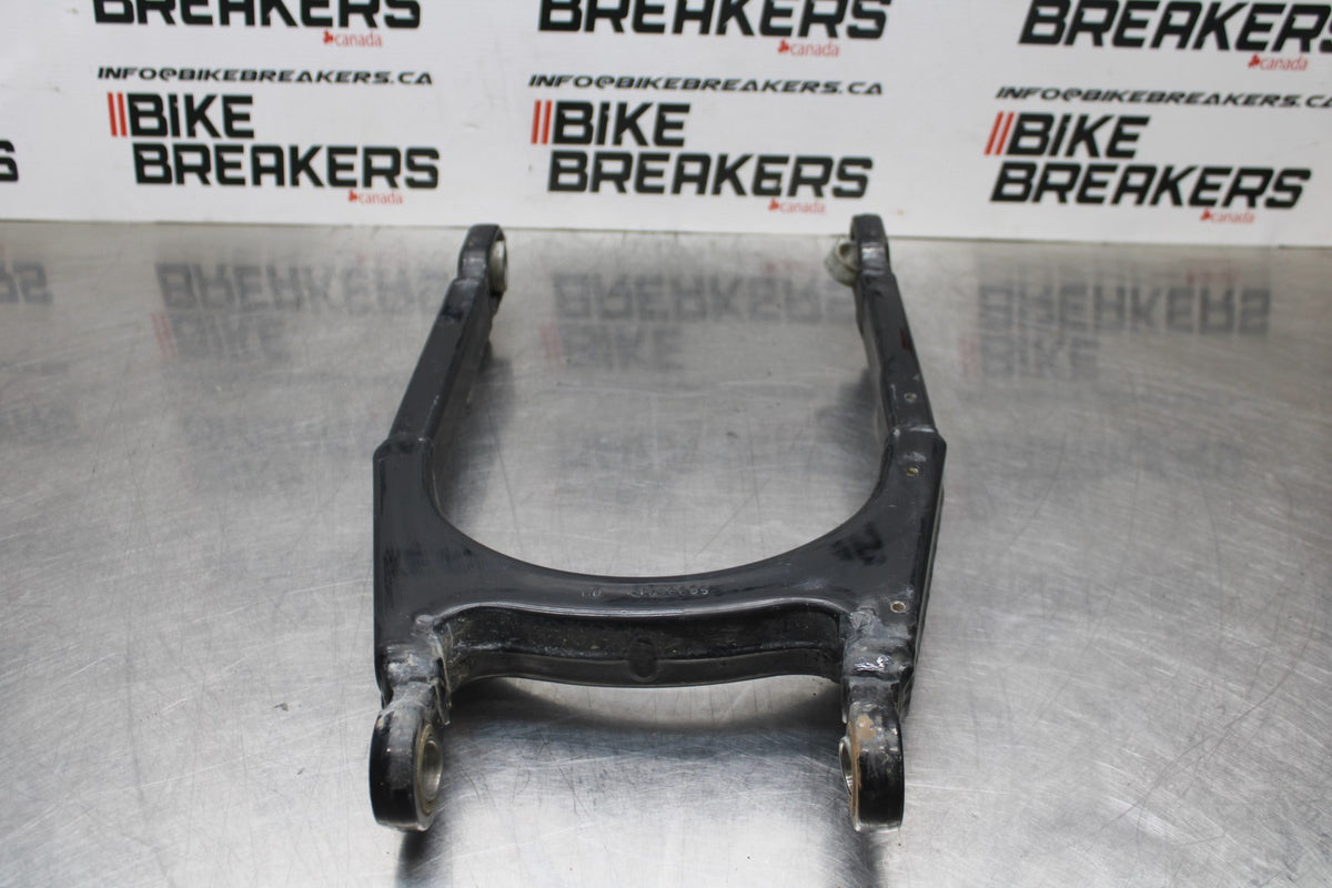 09 HARLEY-DAVIDSON SPORTSTER 1200 CUSTOM XL1200C SWINGARM SUSPENSION ARM BB776