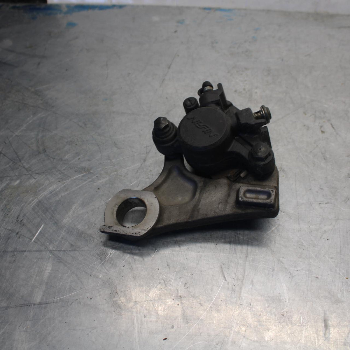 07-08 YAMAHA YZF R1 REAR BACK BRAKE CALIPER W MOUNT BRACKET BB425
