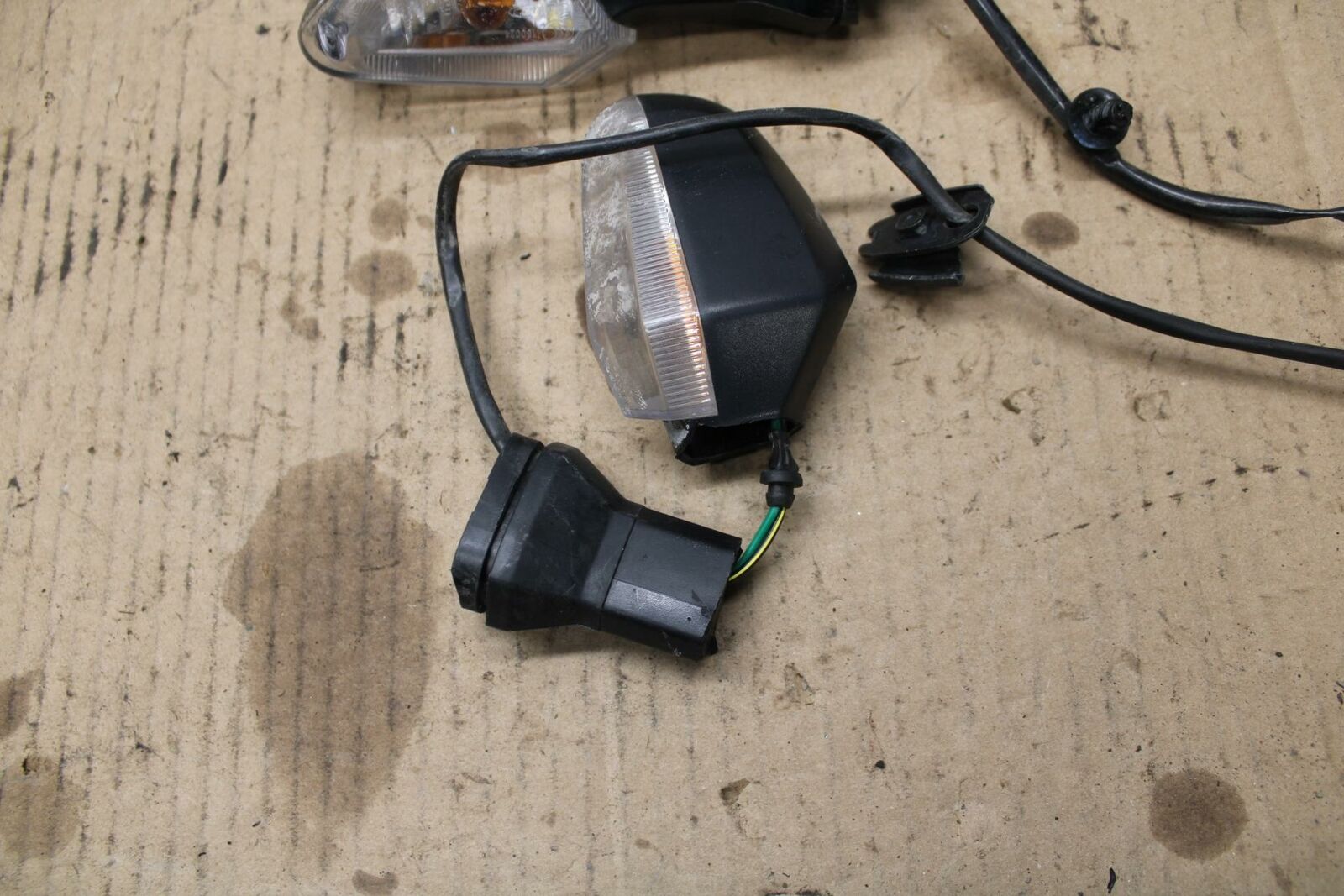 15 KAWASAKI NINJA 300 EX300 ABS  TURN SIGNAL LIGHT INDICATOR BB395