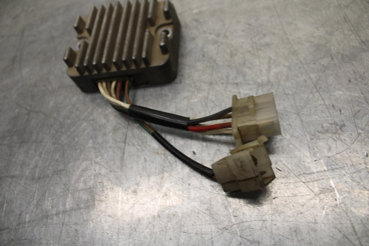 1979 Yamaha XS1100 RECTIFIER VOLTAGE REGULATOR 1T4-81960-A0-00 BB572