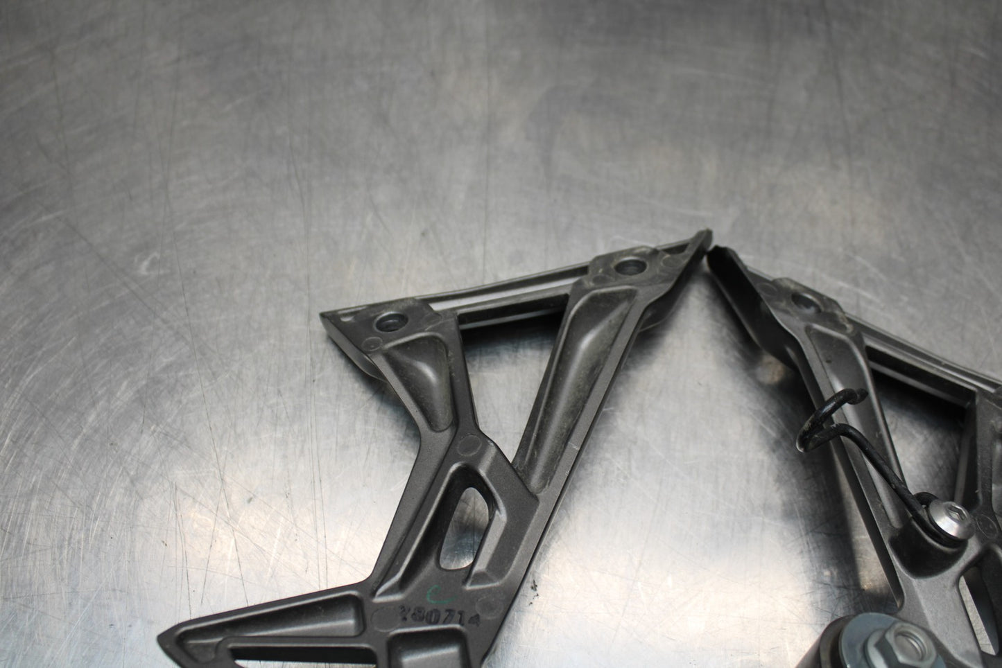 13-17 KAWASAKI NINJA 300 EX300 ABS REAR BACK PASSENGER PEG SET PAIR BB187