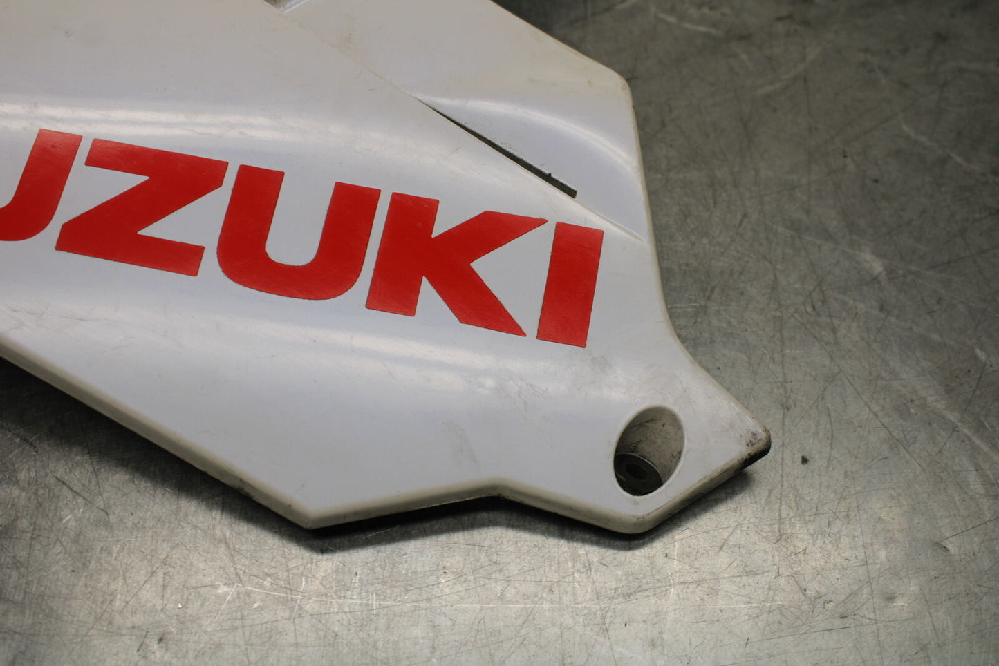 11-23 SUZUKI GSXR 750 LEFT LOWER BOTTOM BELLY SIDE FAIRING COWL BB499