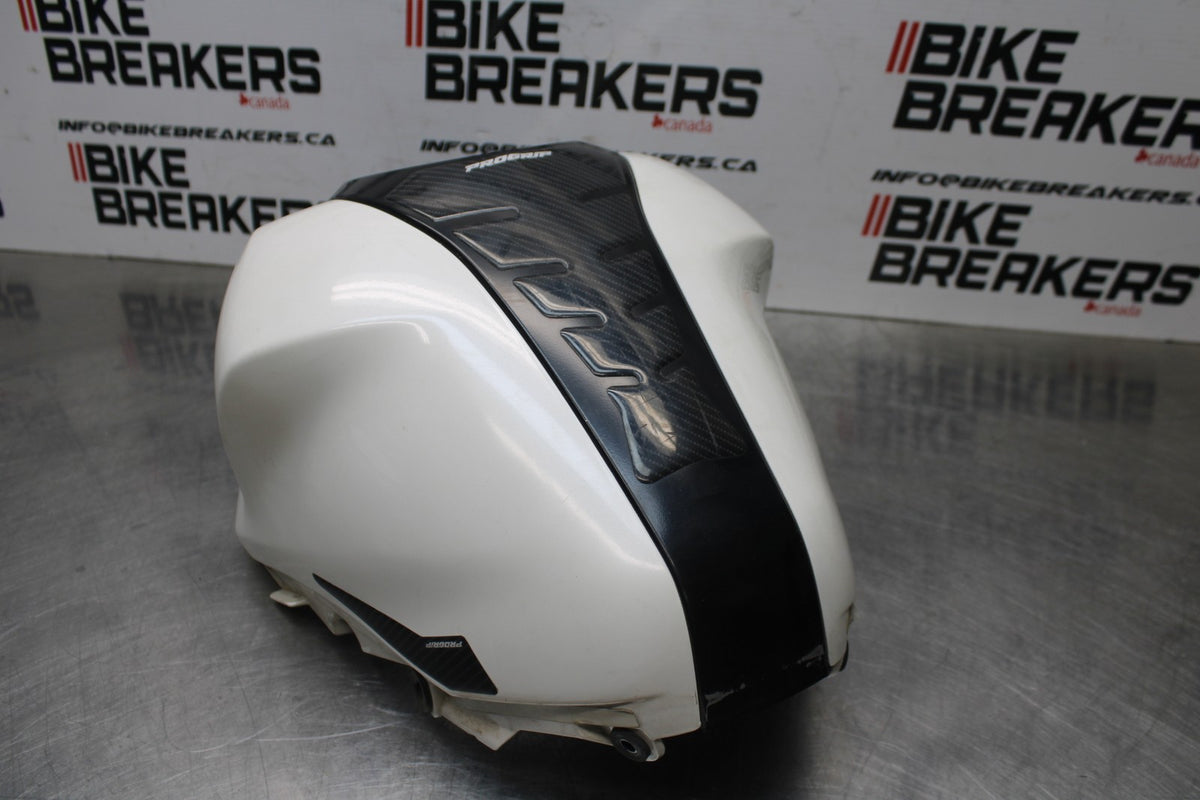 17-18 YAMAHA YZF R3 GAS TANK FUEL CELL COVER FAIRING COWL BB813