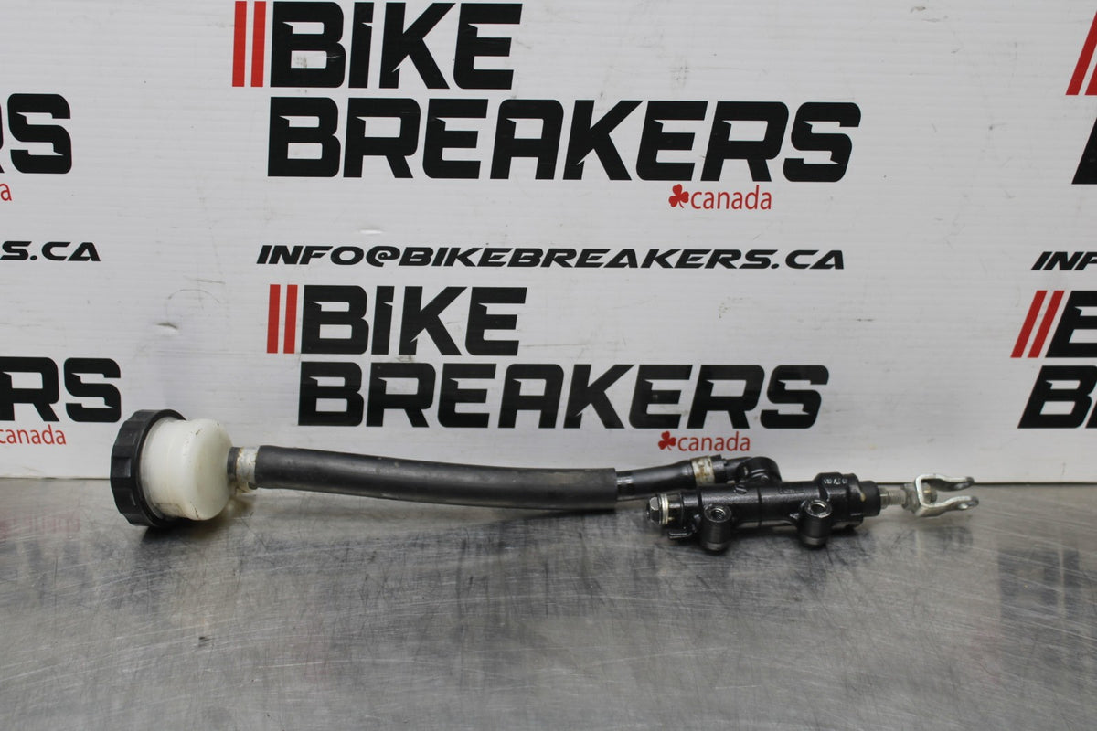 09 KAWASAKI NINJA 250R REAR BACK BRAKE MASTER CYLINDER W RESERVOIR BB824