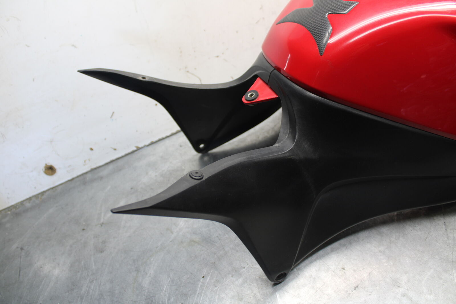 07-12 HONDA CBR600RR GAS TANK FUEL CELL COVER FAIRING COWL BB672