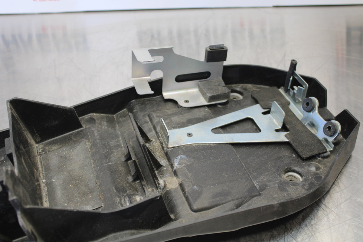 07 KAWASAKI Z1000 REAR BACK TAIL UNDERTAIL BATTERY TRAY PLASTIC BB148