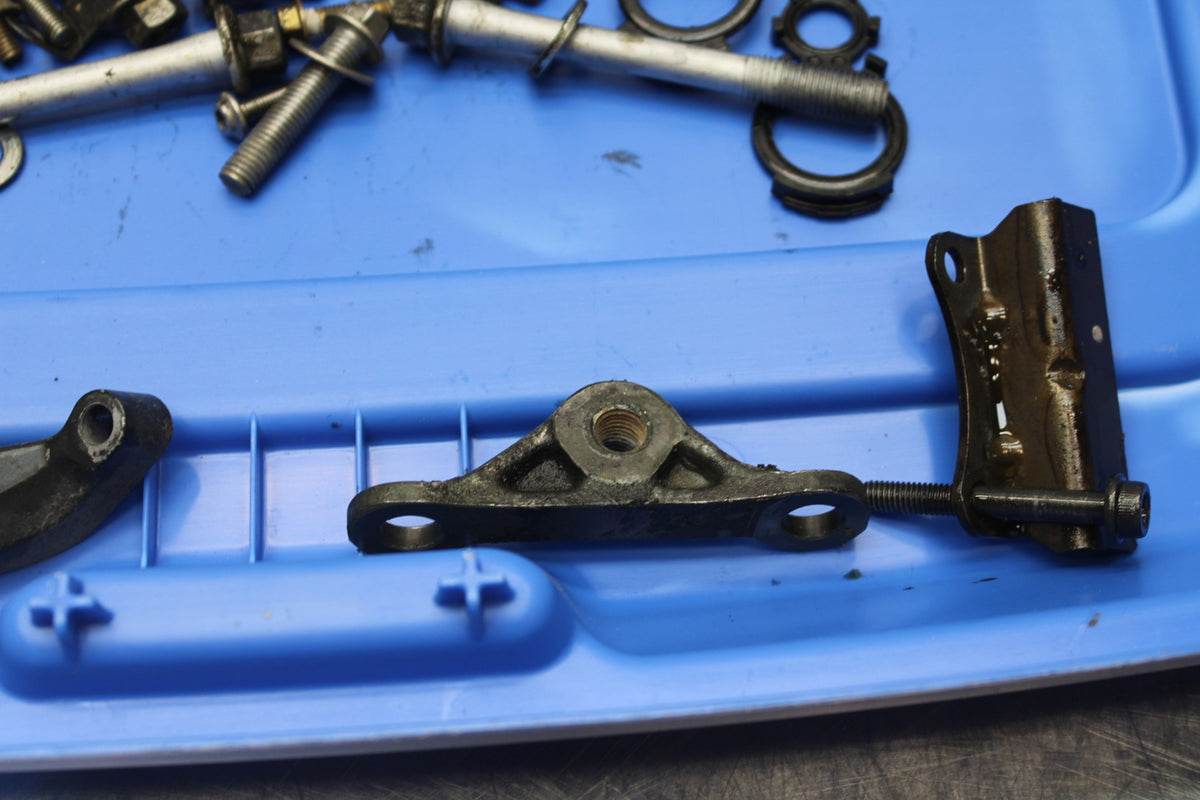 04-05 KAWASAKI NINJA ZX10R ENGINE MOUNTING BOLTS HARDWARE MOTOR SCREWS BB163