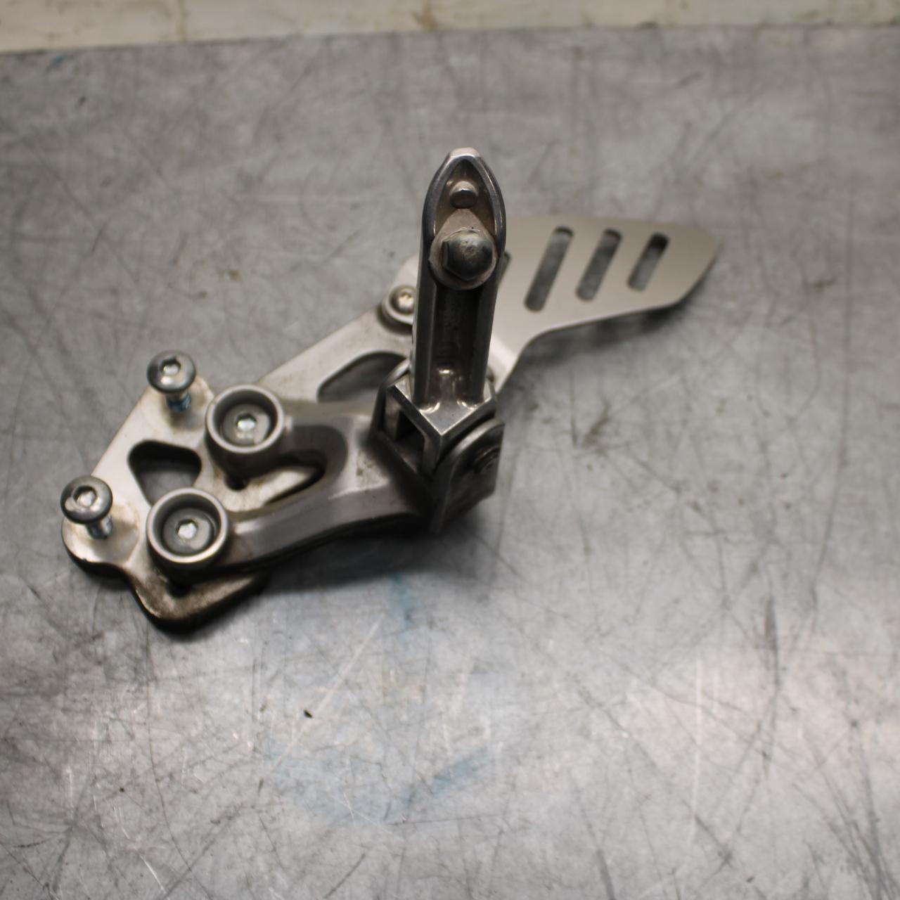 08-09 SUZUKI GSXR600 LEFT REARSET REAR SET DRIVER FOOT PEG REST STOP BB468