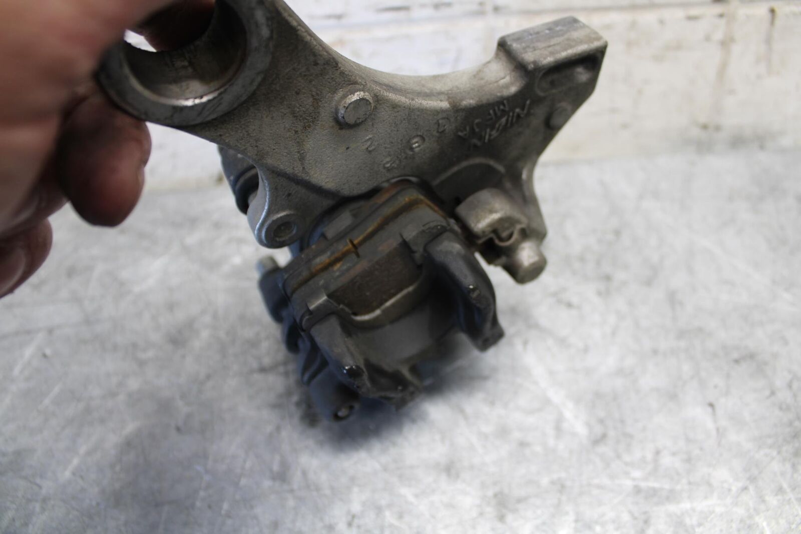 2009 Honda CBR600RR REAR BACK BRAKE CALIPER W MOUNT BRACKET 43150-MFJ-A51 BB536