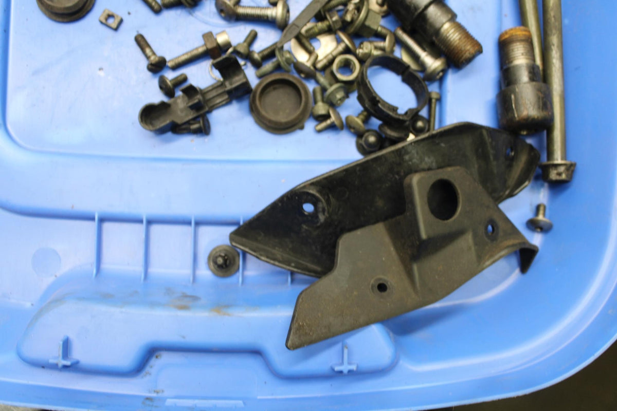 05 YAMAHA YZF R6S MISCELLANEOUS MOUNTING BOLTS HARDWARE MOTOR SCREWS BB95