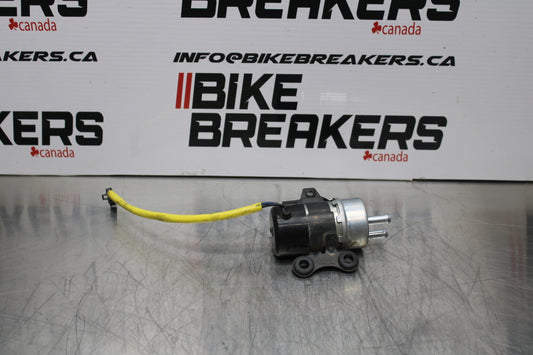 09 YAMAHA ROYAL STAR XVZ1300TF VENTURE FUEL GAS PUMP BB151