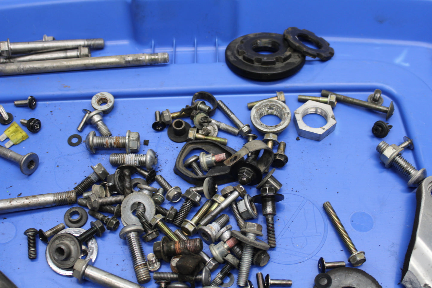 00-02 KAWASAKI NINJA ZX6R MOUNTING BOLTS HARDWARE MOTOR SCREWS BB750