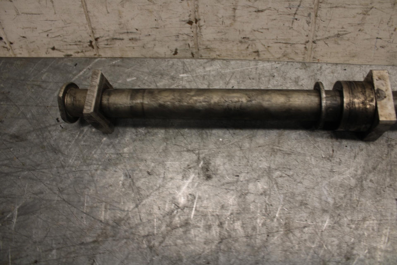 2009 Kawasaki Ninja ZX6R ZX600R REAR AXLE BACK WHEEL RIM PIVOT BOLT AXEL BB538