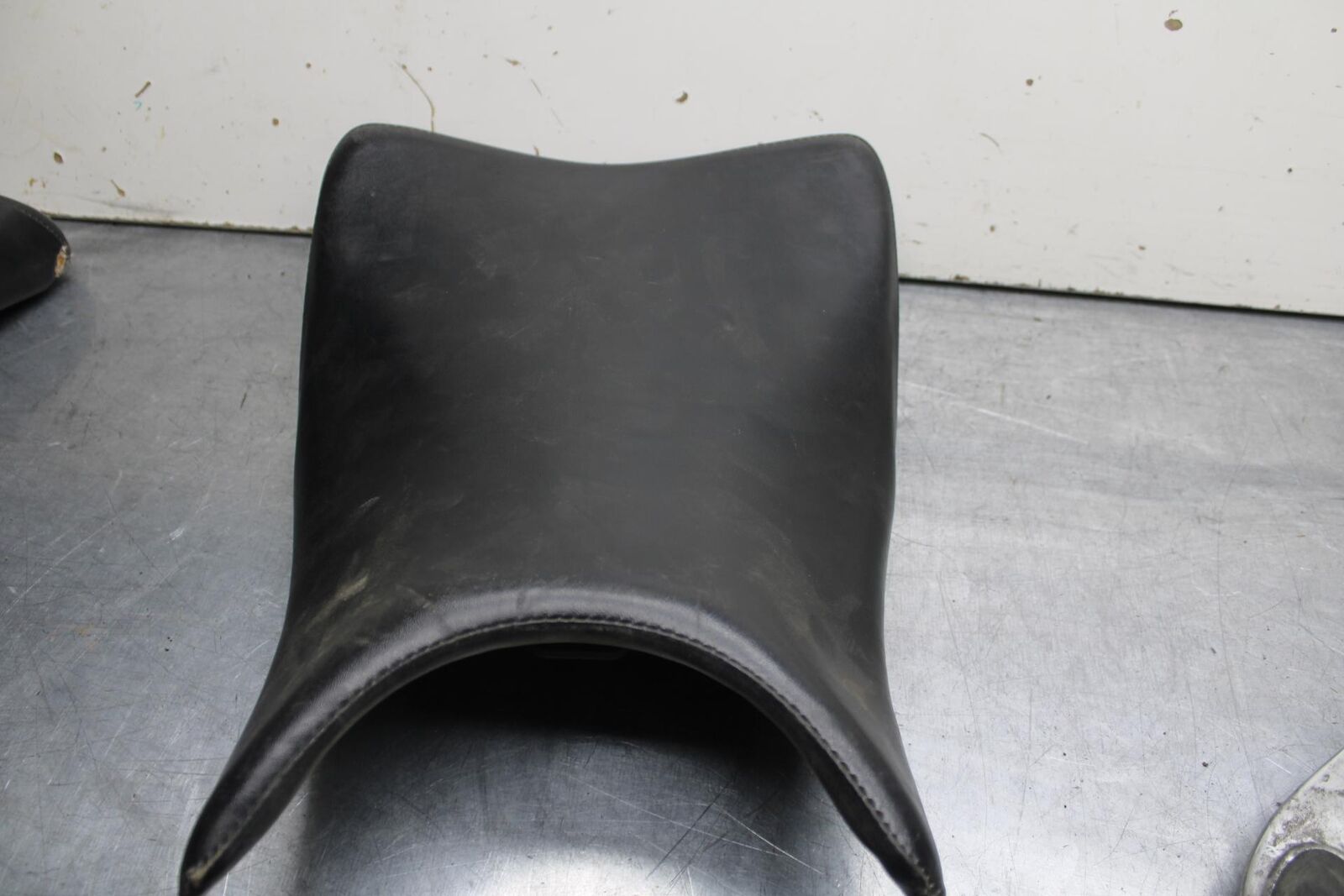 11-19 HONDA CBR125R FRONT DRIVERS SEAT PAD SADDLE BB102