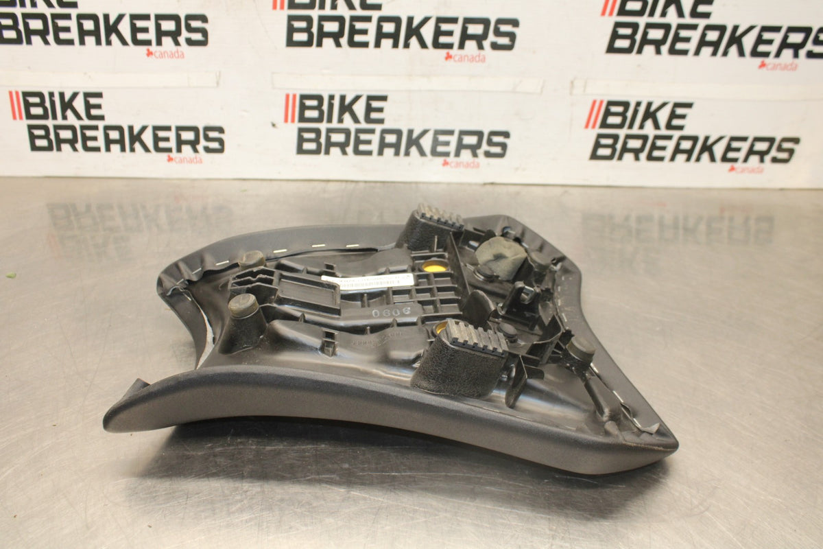 24-25 KAWASAKI NINJA ZX6R FRONT DRIVERS SEAT PAD SADDLE PILLION BB939