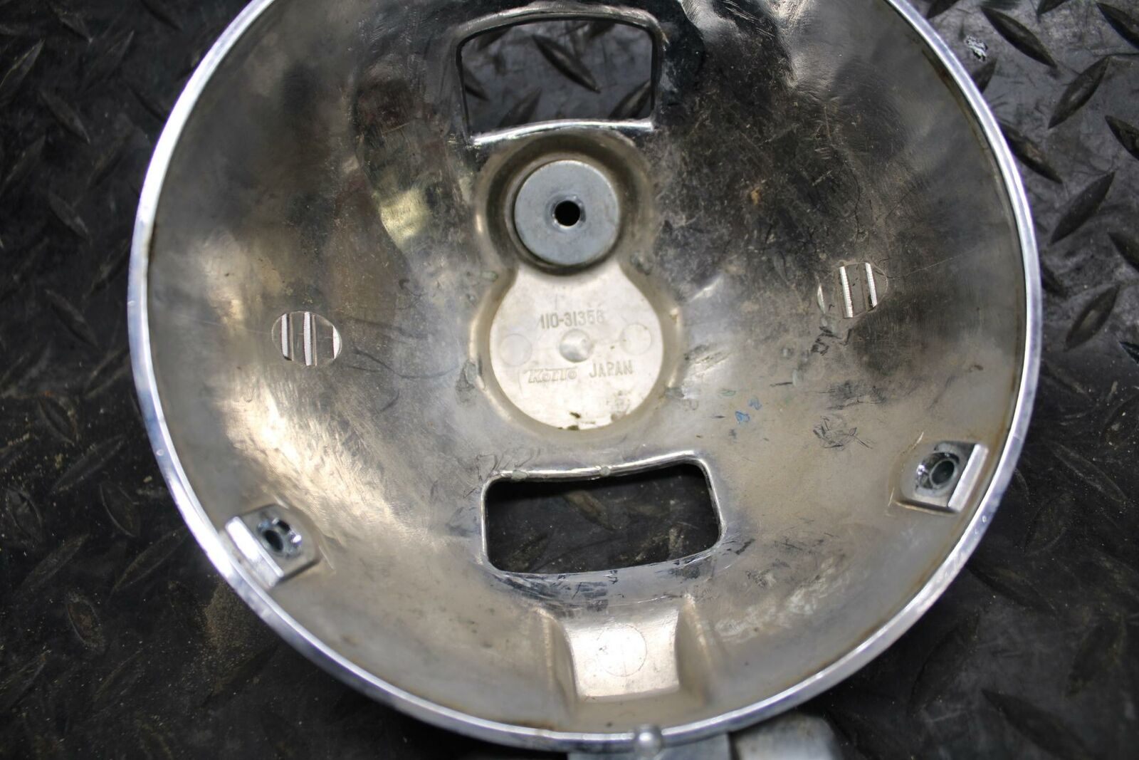 84-85 YAMAHA VIRAGO 1000 HEADLIGHT CASE HOUSING BUCKET BB173