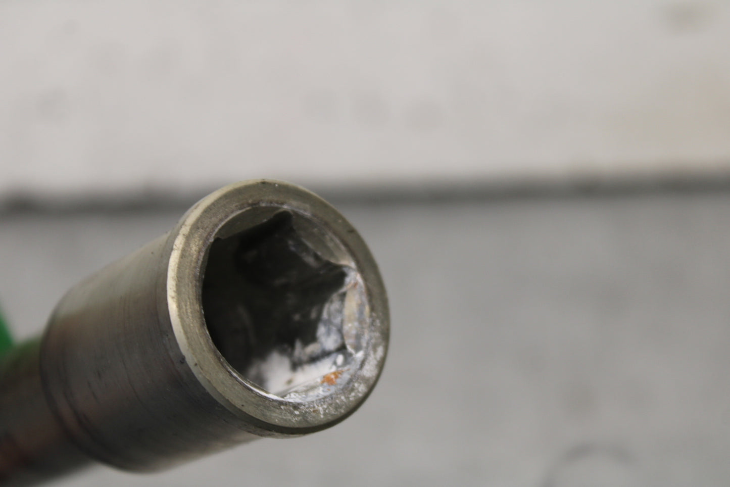 16 KAWASAKI NINJA ZX10R FRONT WHEEL RIM AXLE PIVOT BOLT 41068-0594 BB650