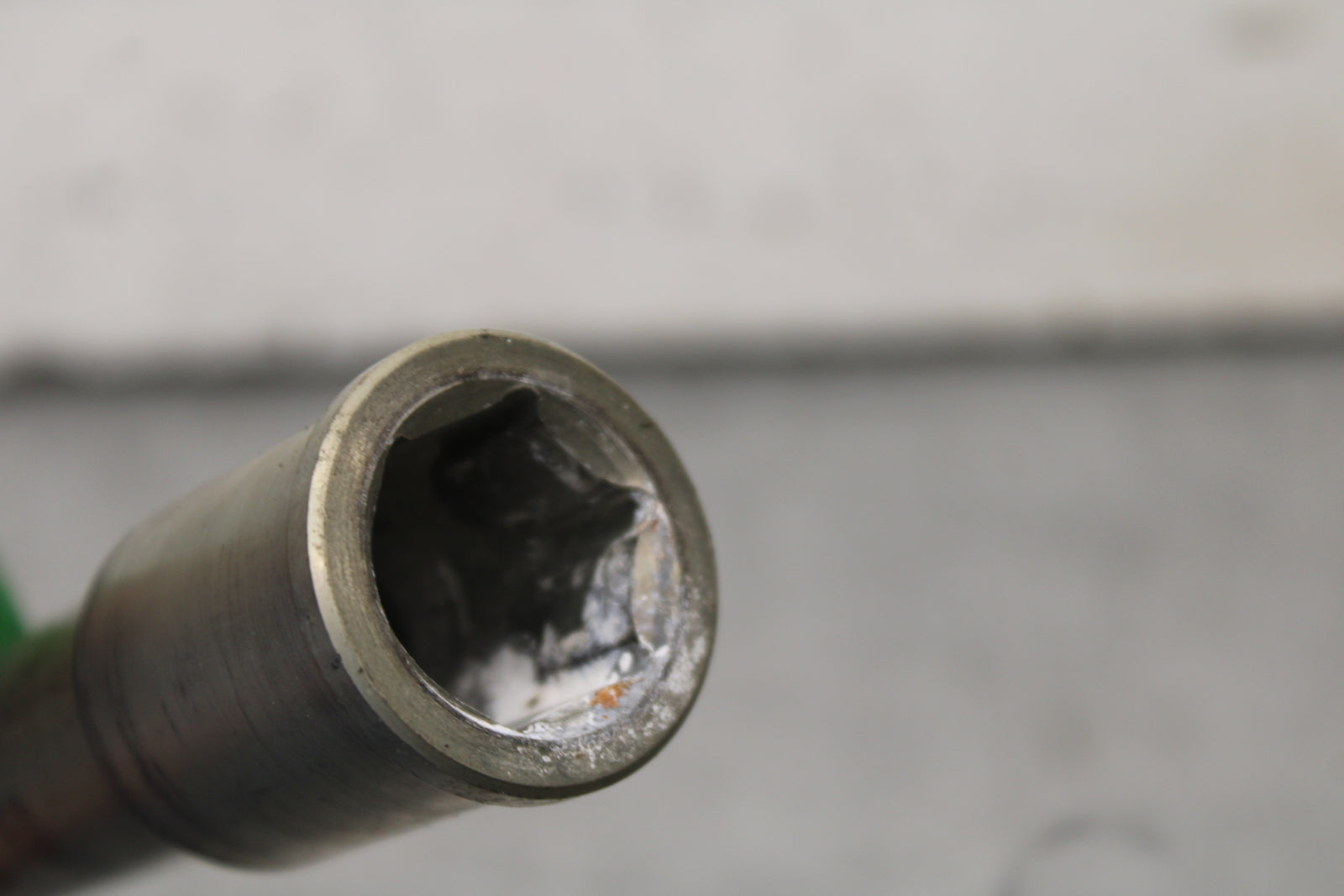 16 KAWASAKI NINJA ZX10R FRONT WHEEL RIM AXLE PIVOT BOLT 41068-0594 BB650