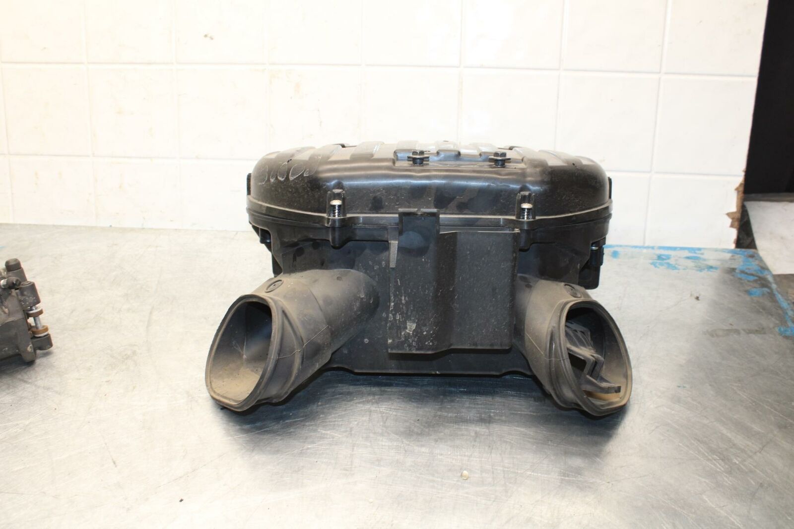 11-17 SUZUKI GSXR600 AIRBOX AIR INTAKE FILTER BOX BB417 #B