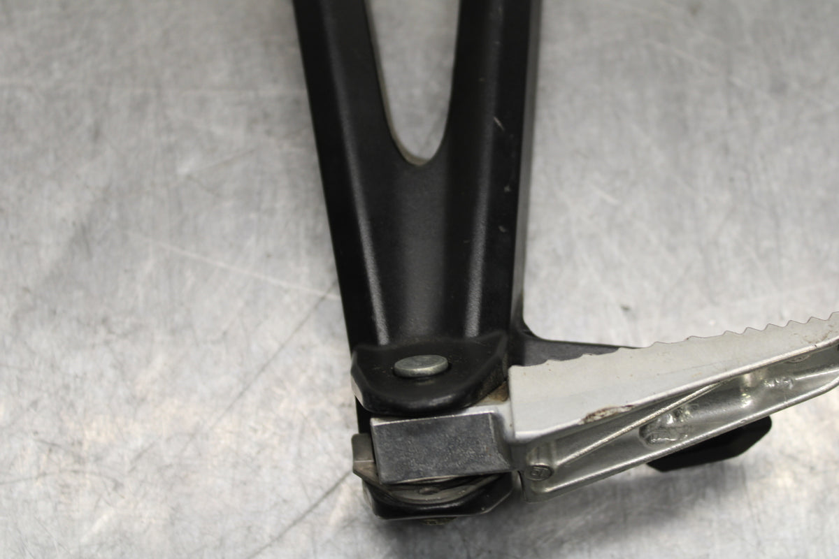 11-17 SUZUKI GSXR600 RIGHT REAR BACK PASSENGER PEG BB132