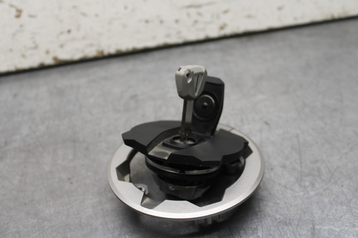 24 KAWASAKI NINJA 500 ABS FUEL TANK GAS CAP BB730