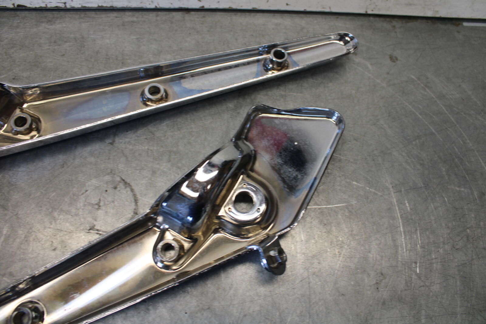 2008 Honda VTX1300C REAR BACK FENDER SUPPORT FRAME SUBFRAME bb673
