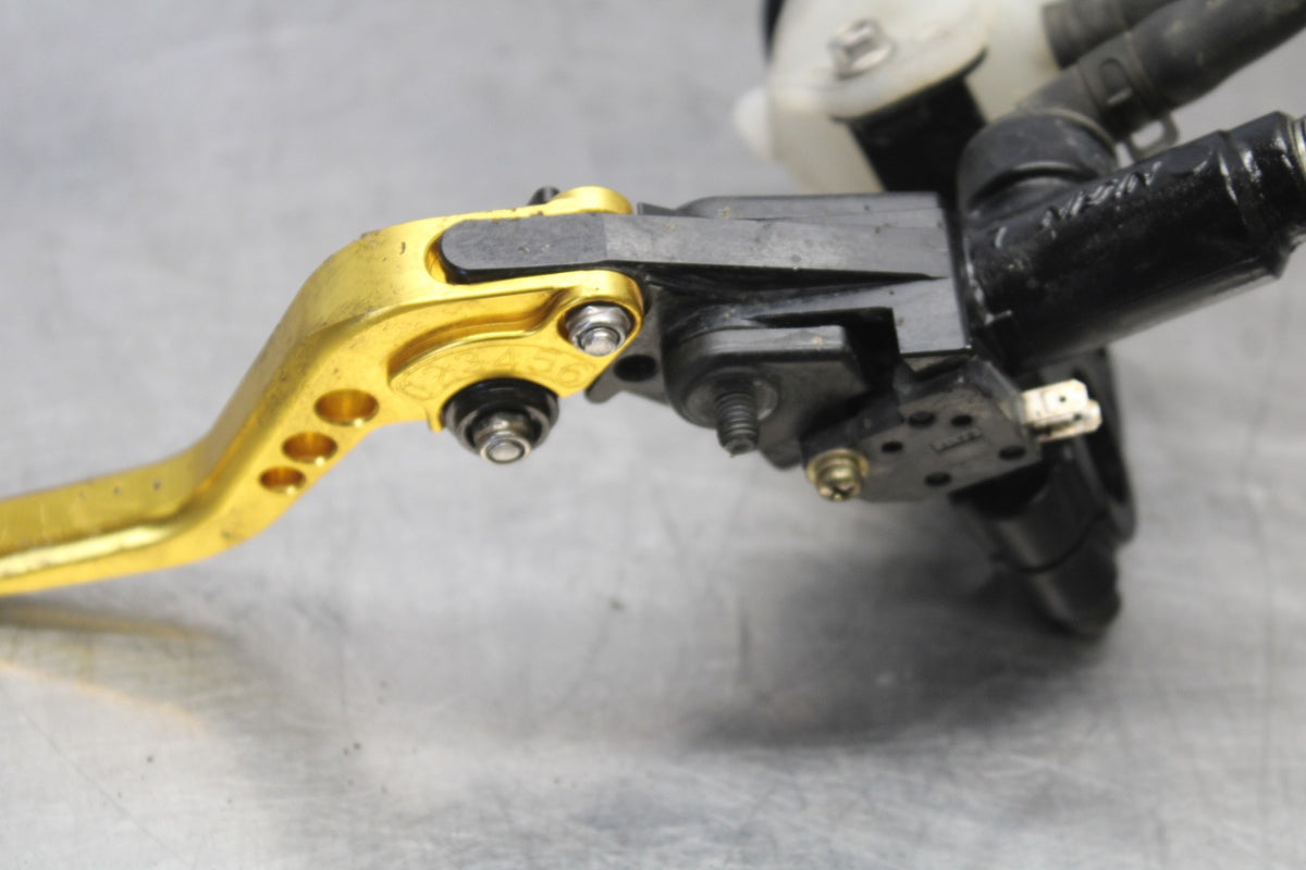05-08 TRIUMPH SPEED TRIPLE 1050 FRONT BRAKE MASTER CYLINDER w/ LEVER BB933