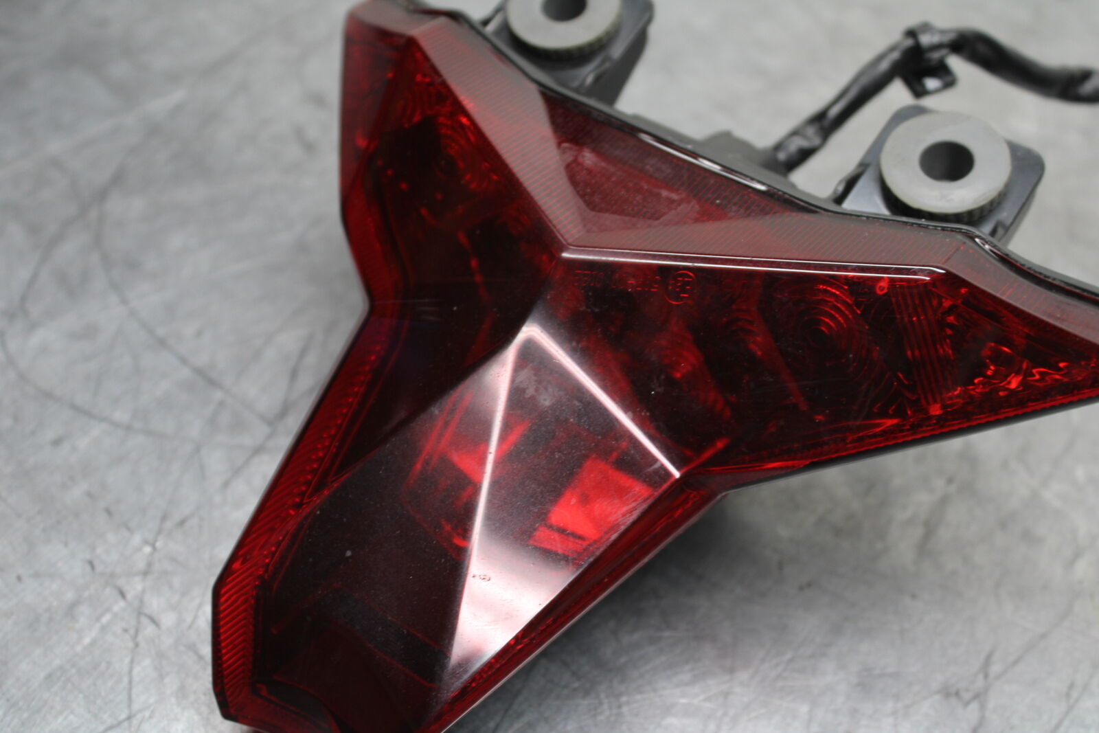 19-22 KAWASAKI Z400 REAR TAIL TAILLIGHT BACK BRAKE LIGHT BB738