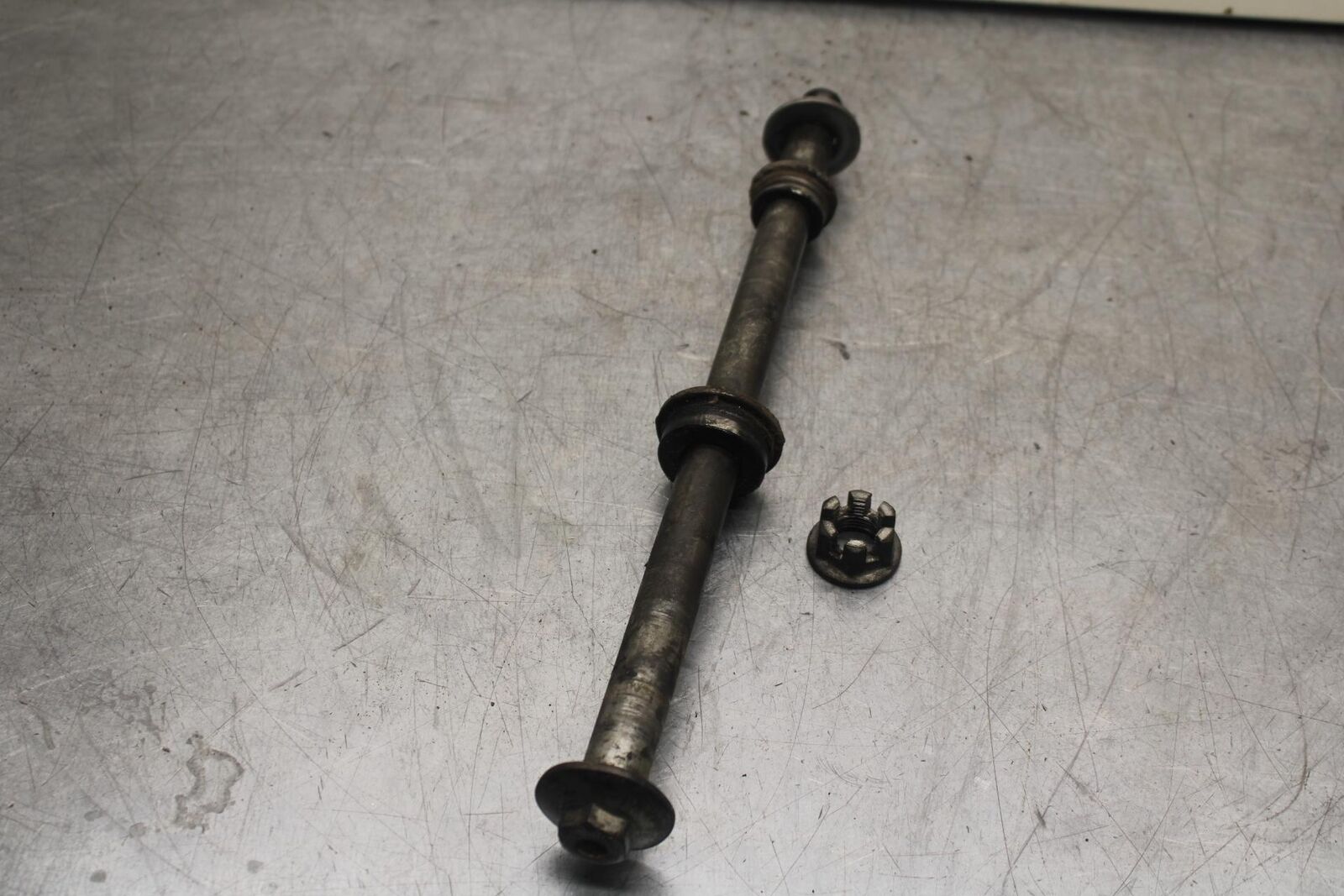 1988 Yamaha FZ600 REAR AXLE WHEEL PIVOT BOLT AXEL 2AX-25381-00-00 BB601