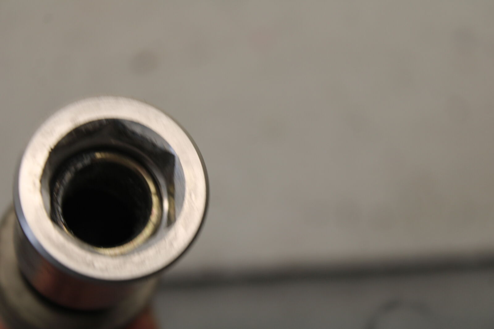 16 KAWASAKI NINJA ZX10R FRONT WHEEL RIM AXLE PIVOT BOLT 41068-0594 BB650