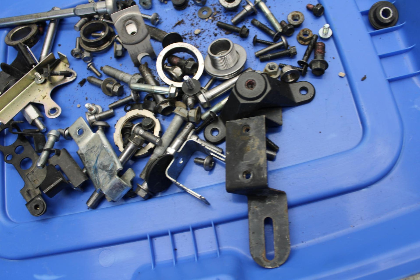 2008 Kawasaki Ninja ZX10R LEFTOVER MOUNTING BOLTS HARDWARE MOTOR SCREWS BB524