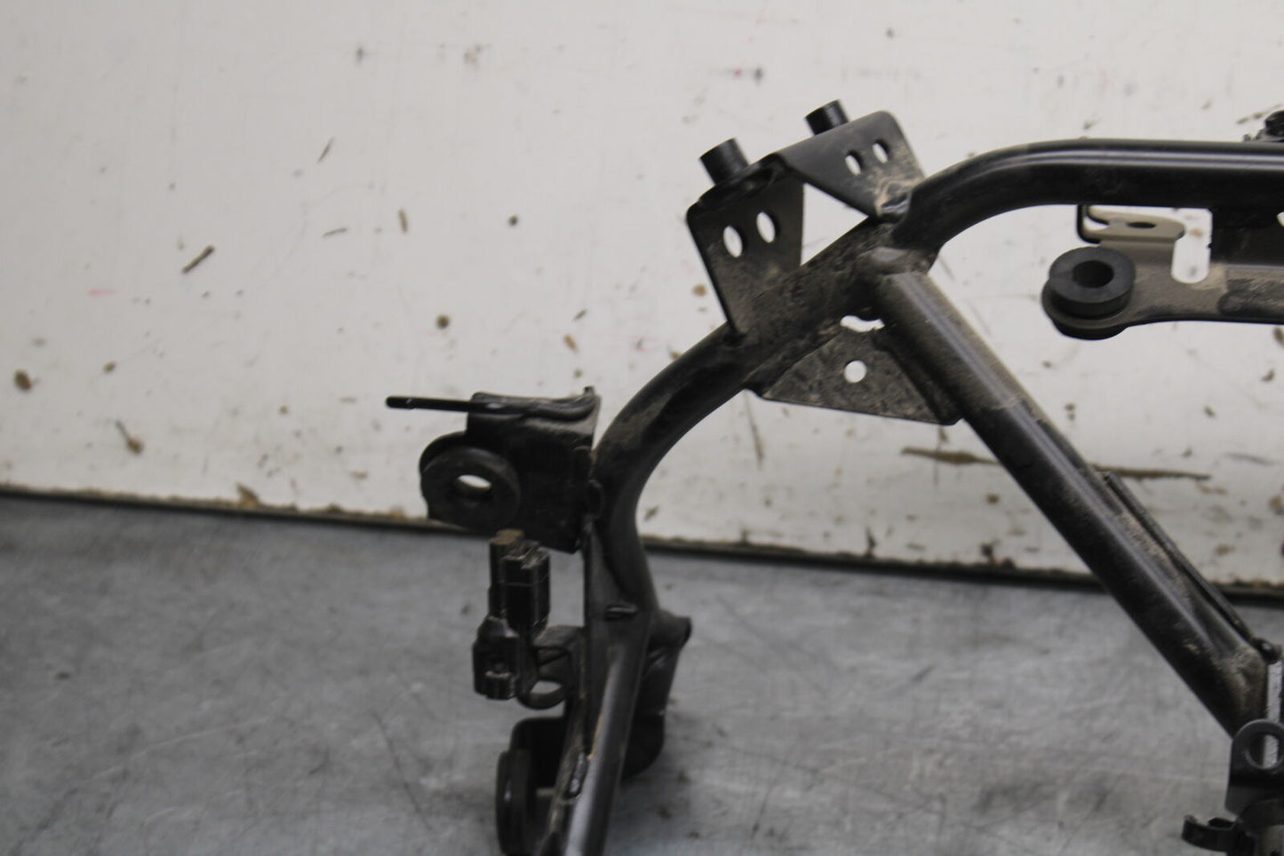 18-24 KAWASAKI NINJA 650 UPPER FAIRING MIRROR GAUGES STAY BRACKET BB725