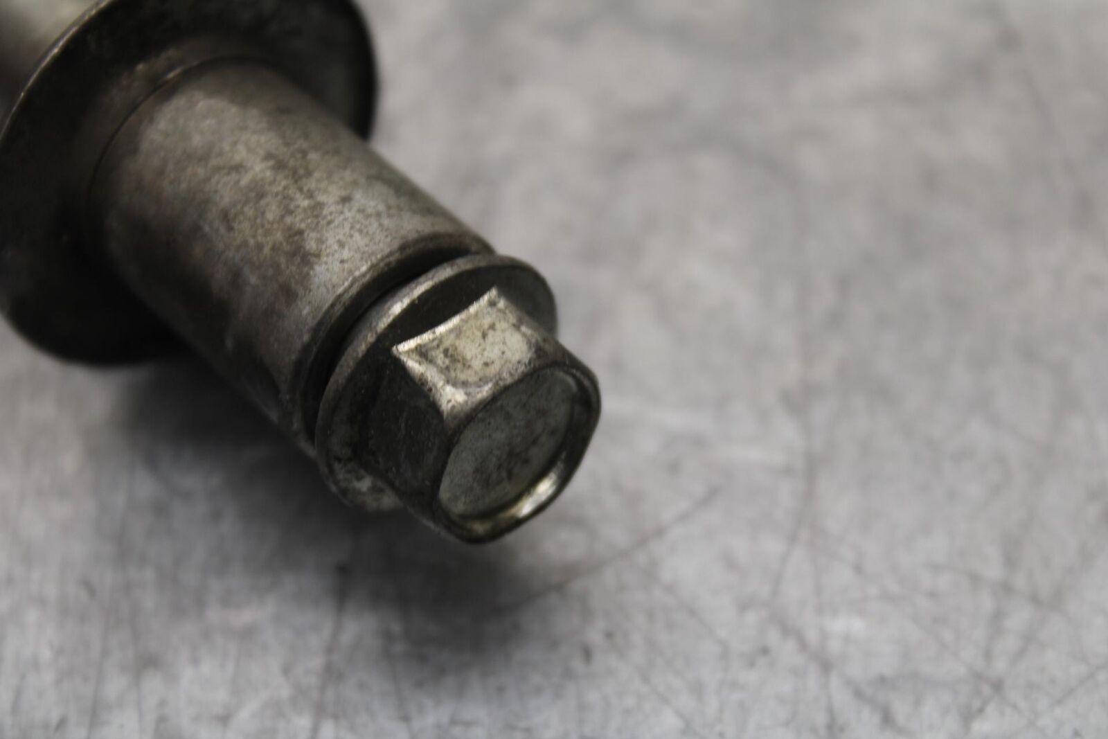 04-09 SUZUKI GS 500 FH GS500F FRONT WHEEL RIM AXLE PIVOT BOLT BB97