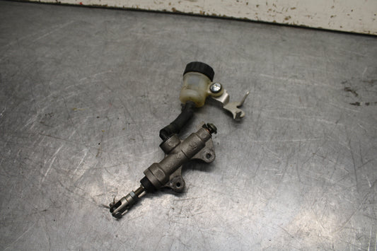 06 YAMAHA YZF R6 REAR BACK BRAKE MASTER CYLINDER W RESERVOIR BB716