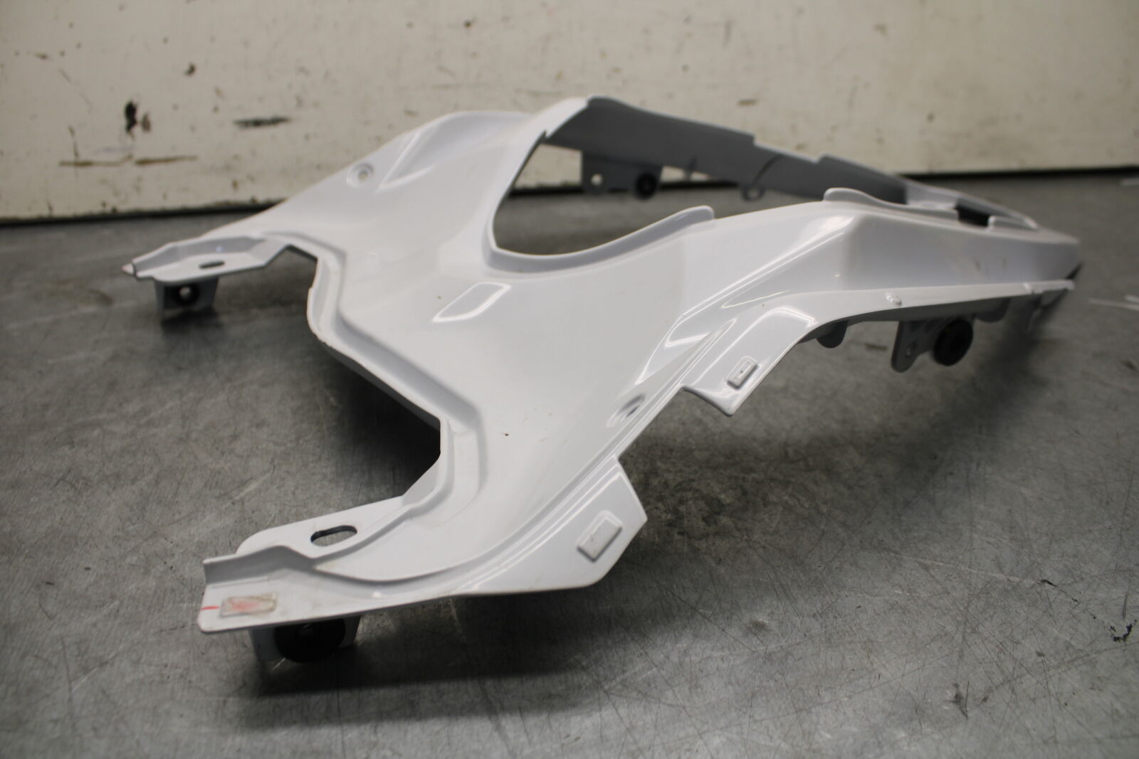 18-23 KAWASAKI NINJA 400 CENTER REAR BACK TAIL FAIRING COWL BB660