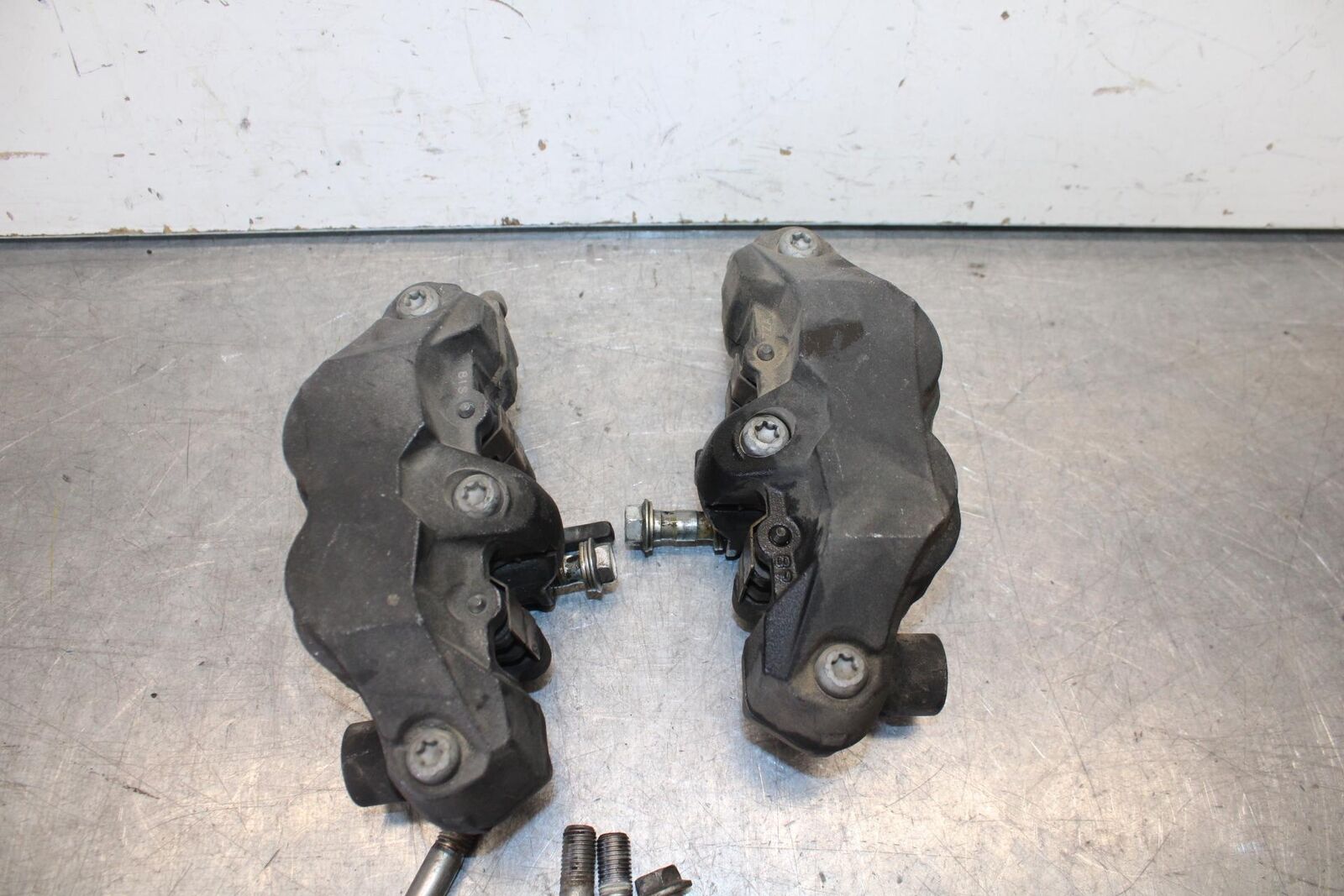 08-10 SUZUKI GSXR 600  RIGHT LEFT FRONT BRAKE CALIPER SET PAIR CALIPERS BB101