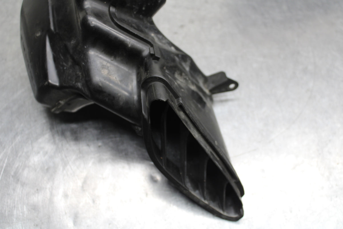 08-10 SUZUKI GSXR 600 RIGHT LEFT AIR INTAKE DUCTS BB132