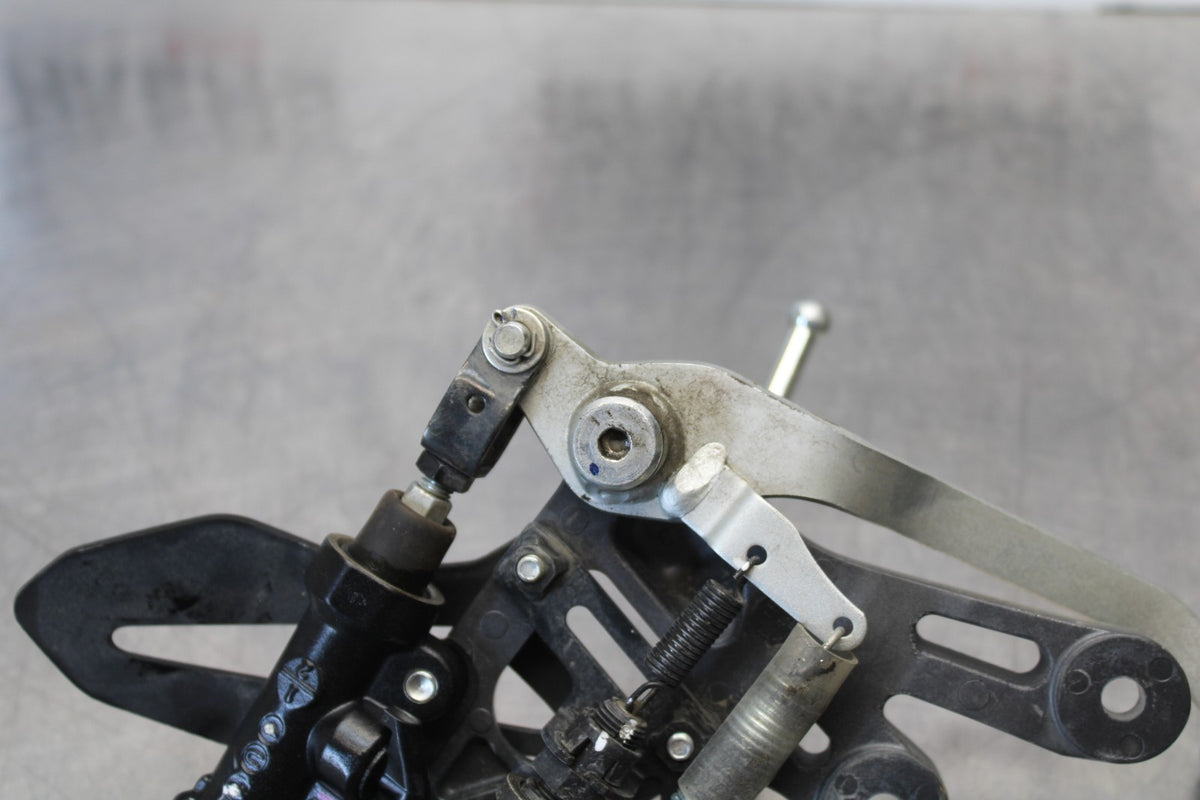 22-25 YAMAHA YZF R7 RIGHT REARSET REAR SET DRIVER FOOT PEG REST STOP BB176