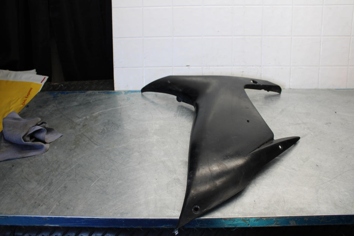 15-21 SUZUKI GSXR600 RIGHT MID UPPER SIDE FAIRING COWL PLASTIC BB437