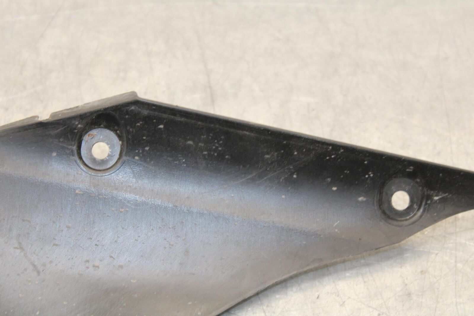 20 SUZUKI GSXR 1000 CENTER UNDER PANEL TRIM COWL BB597